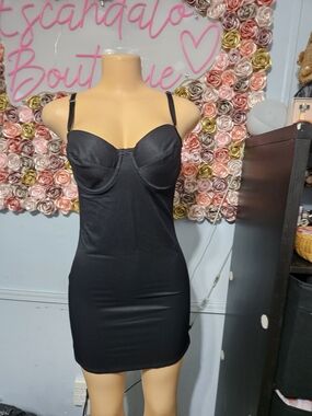 Nancy Ganz Sleek Black Underwire Chemise with Adjustable Straps